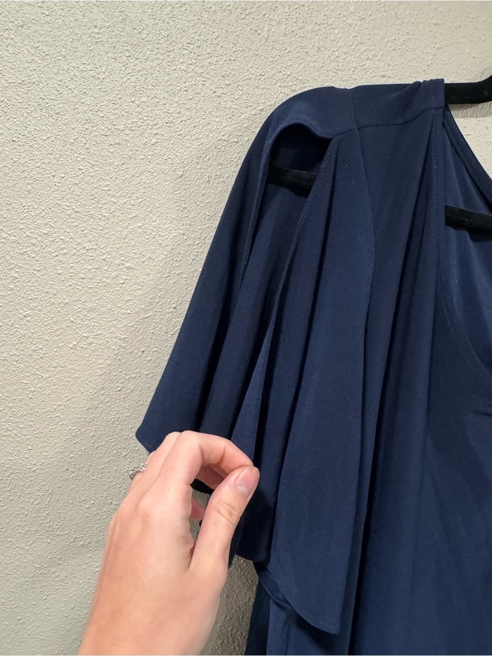 Roz & Ali Navy Midi Dress with Subtle Hem Detail - Picture 3 of 8